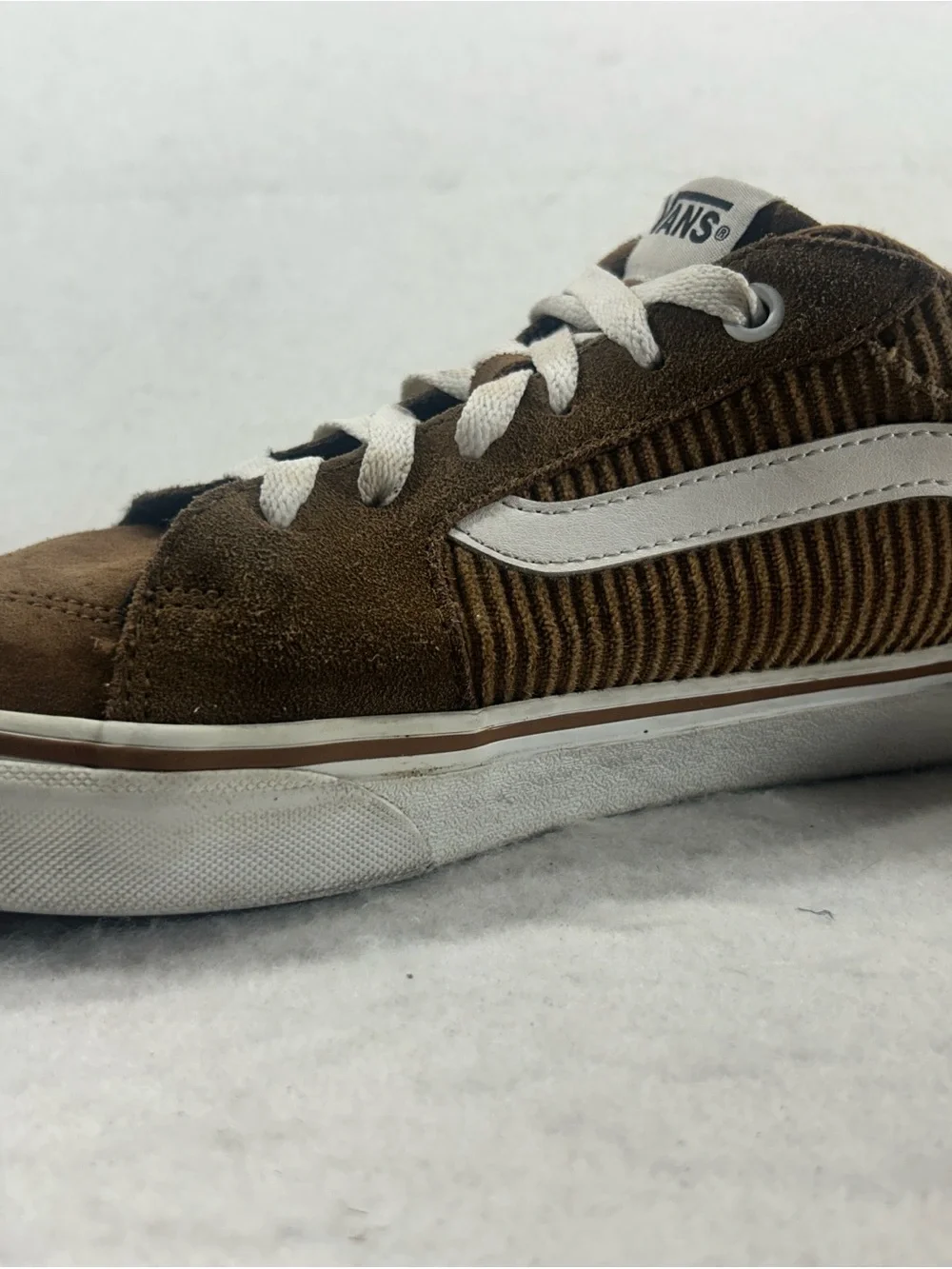 Vans Men’s 9.5 Brown Suede Corduroy Low Top Sneakers White Stripe